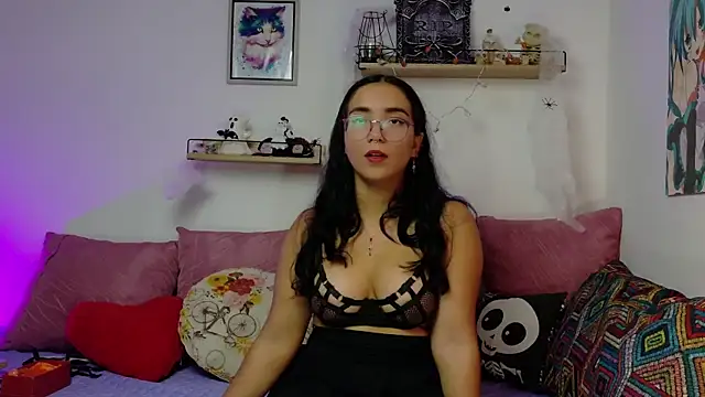 Snapshot of LucyDerby chatting on 11.11.25 LucyDerby online show from 11.11.25