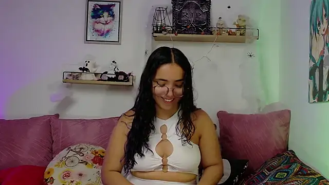 Snapshot of LucyDerby chatting on 11.13.25 LucyDerby online show from 11.13.25