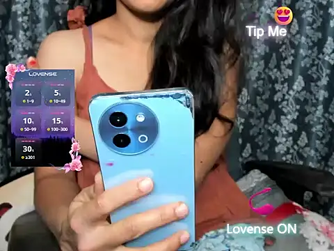 Queen-Bee143 online show from 02.27.26