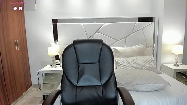 Natasha Kiim  online show from 04.11.26