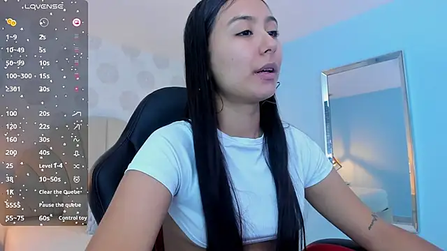 Snapshot of ALAHIACRUZ1 chatting on 06.13.26 ALAHIACRUZ1 online show from 06.13.26