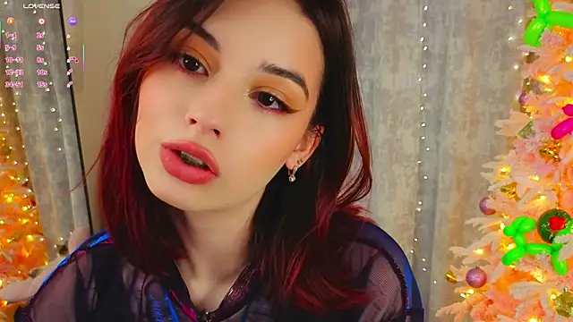 Snapshot of LunaraRada chatting on 01.10.26 LunaraRada online show from 01.10.26