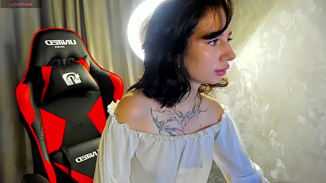 Snapshot of Michelle_Murray chatting on 10.29.25 Michelle Murray online show from 10.29.25