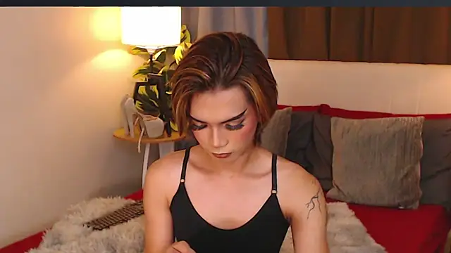 Snapshot of AmarraSins chatting on 10.22.25 AmarraSins online show from 10.22.25