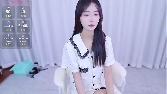 Snapshot of PUTAO_ chatting on 10.30.25 PUTAO online show from 10.30.25