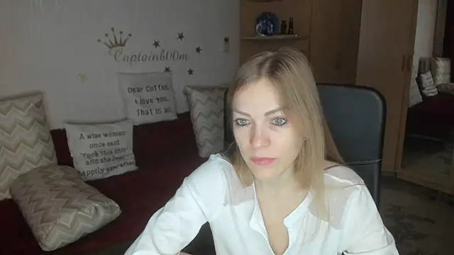 Tiffany Bates online show from 10.03.25