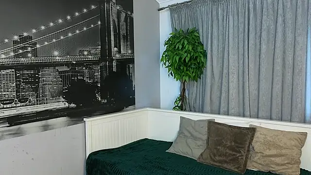 Snapshot of MilaYumi chatting on 11.13.25 MilaYumi online show from 11.13.25