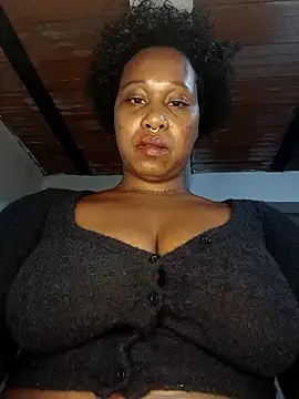 Snapshot of Opal_S chatting on 11.27.25 Opal S online show from 11.27.25