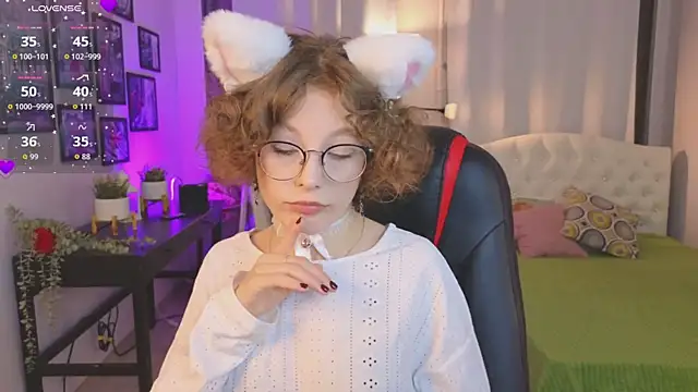 Snapshot of Bubblegum_Babe_ chatting on 10.29.25 Bubblegum Babe online show from 10.29.25