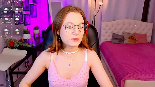 Snapshot of Bubblegum_Babe_ chatting on 11.01.25 Bubblegum Babe online show from 11.01.25