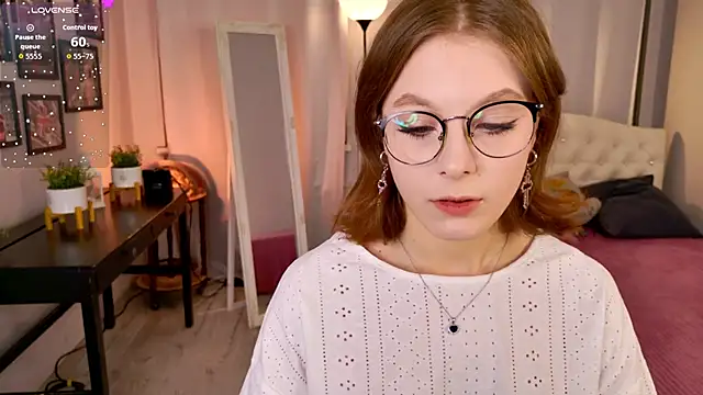 Snapshot of Bubblegum_Babe_ chatting on 11.19.25 Bubblegum Babe online show from 11.19.25