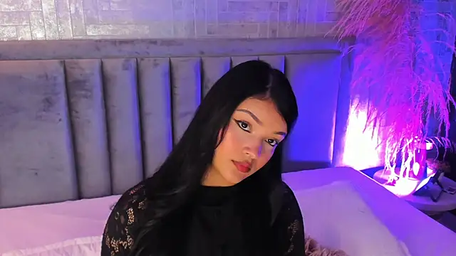 Snapshot of EmmaBlossom chatting on 10.01.25 EmmaBlossom online show from 10.01.25