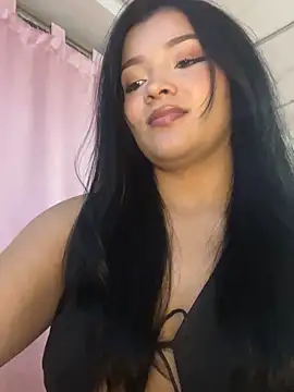 Snapshot of EmmaBlossom chatting on 10.08.25 EmmaBlossom online show from 10.08.25