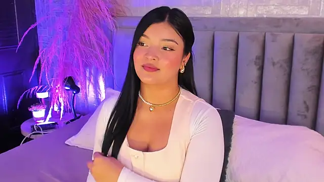 Snapshot of EmmaBlossom chatting on 10.23.25 EmmaBlossom online show from 10.23.25