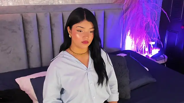 Snapshot of EmmaBlossom chatting on 10.26.25 EmmaBlossom online show from 10.26.25