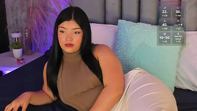 Snapshot of EmmaBlossom chatting on 10.29.25 EmmaBlossom online show from 10.29.25