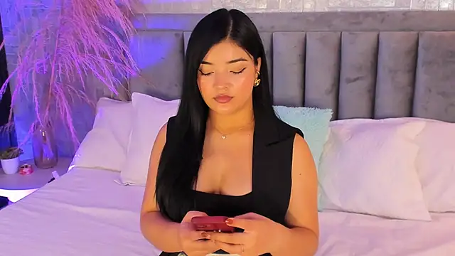 Snapshot of EmmaBlossom chatting on 11.07.25 EmmaBlossom online show from 11.07.25