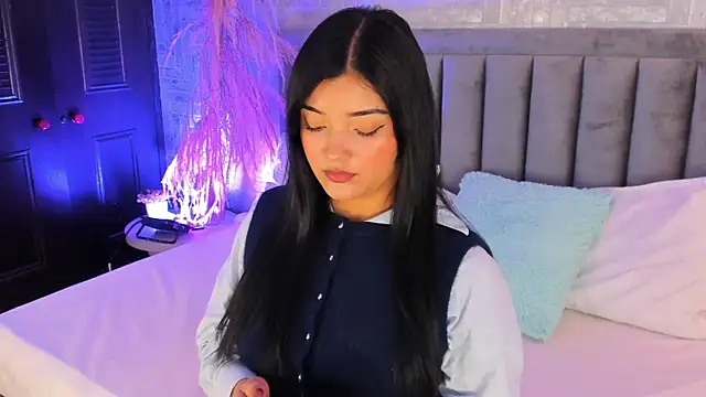 Snapshot of EmmaBlossom chatting on 11.12.25 EmmaBlossom online show from 11.12.25