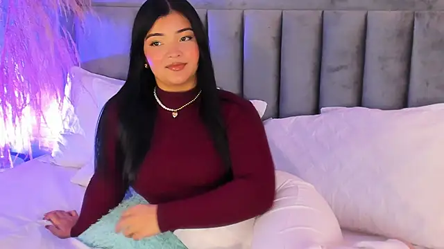 Snapshot of EmmaBlossom chatting on 11.13.25 EmmaBlossom online show from 11.13.25