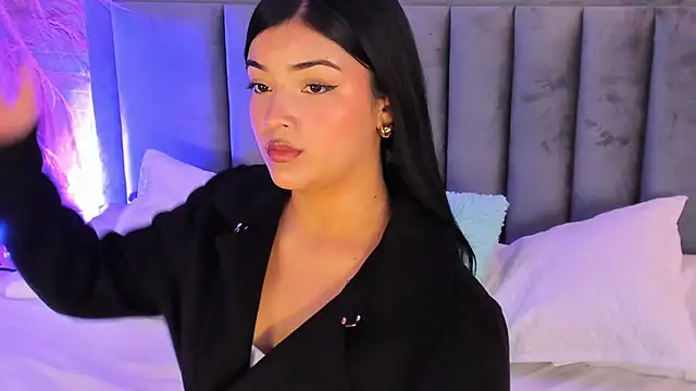 Snapshot of EmmaBlossom chatting on 11.14.25 EmmaBlossom online show from 11.14.25