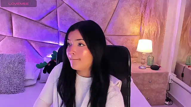 Snapshot of EmmaBlossom chatting on 11.16.25 EmmaBlossom online show from 11.16.25