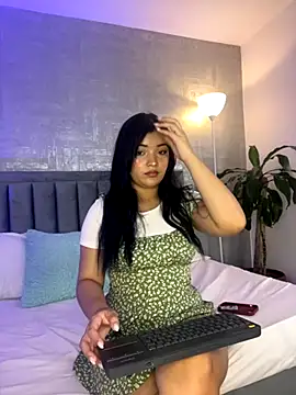 Snapshot of EmmaBlossom chatting on 11.17.25 EmmaBlossom online show from 11.17.25