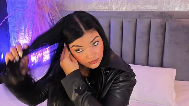 Snapshot of EmmaBlossom chatting on 11.23.25 EmmaBlossom online show from 11.23.25