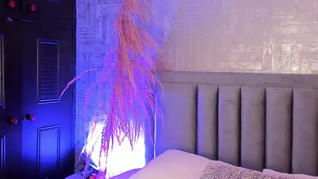 Snapshot of EmmaBlossom chatting on 11.27.25 EmmaBlossom online show from 11.27.25