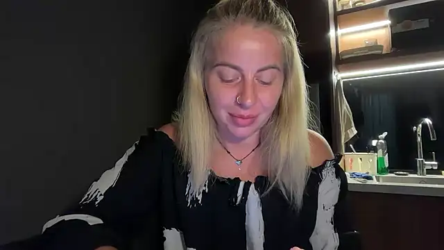 Snapshot of Miravynn chatting on 02.24.26 Miravynn online show from 02.24.26