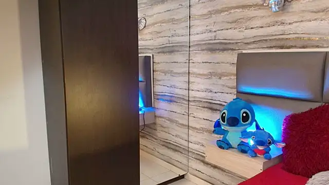 Lovers 21 online show from 12.17.25