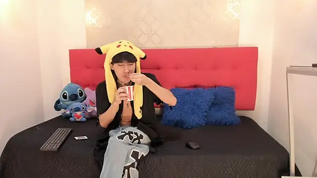 Lovers 21 online show from 12.21.25