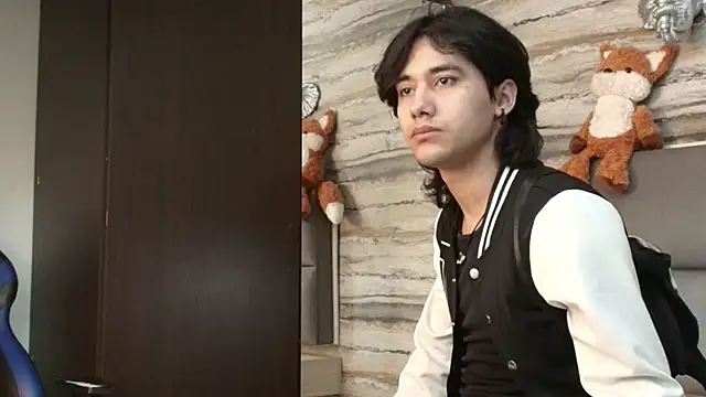 Lovers 21 online show from 04.21.26