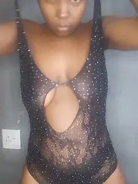 Snapshot of QueenLanaL chatting on 10.28.25 QueenLanaL online show from 10.28.25