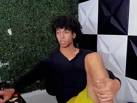 Snapshot of xion_ez chatting on 10.17.25 xion ez online show from 10.17.25