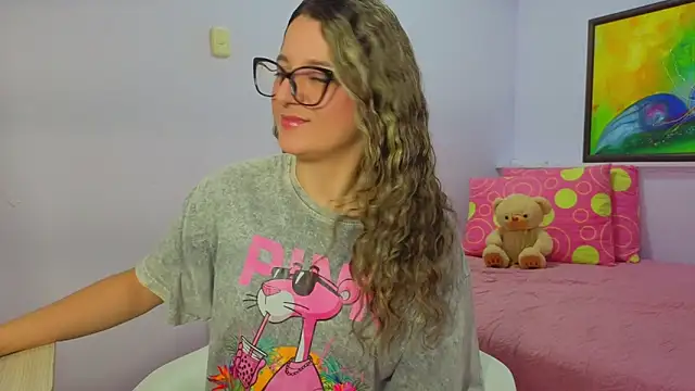 Snapshot of katiaa_lovv chatting on 05.14.26 katiaa lovv online show from 05.14.26