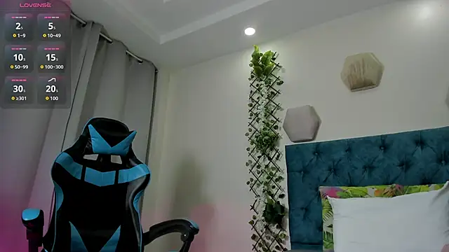 Snapshot of violett__rousee chatting on 10.07.25 violett rousee online show from 10.07.25