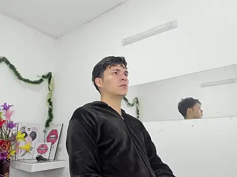 Aaron Foxxx online show from 12.22.25