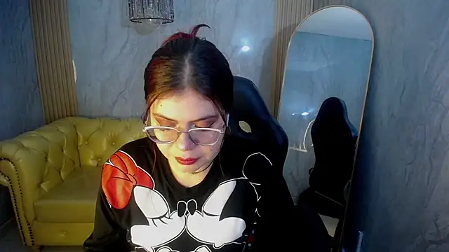 Snapshot of draviana_a_ chatting on 11.13.25 draviana a online show from 11.13.25