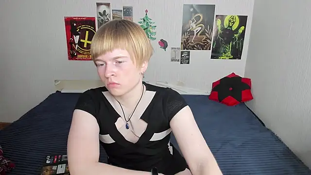 Cattie w  online show from 04.08.26