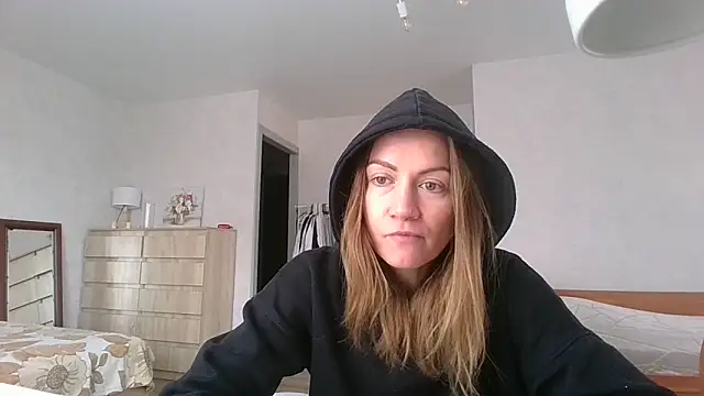 Snapshot of Thavione chatting on 03.03.26 Thavione online show from 03.03.26