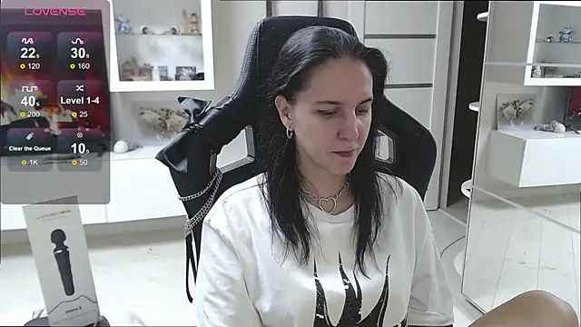 Irwi Tomboy online show from 10.21.25