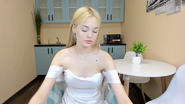 Snapshot of CallMeMargo chatting on 10.08.25 CallMeMargo online show from 10.08.25