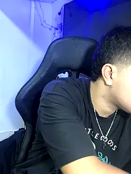 Snapshot of loki32men chatting on 10.06.25 loki32men online show from 10.06.25