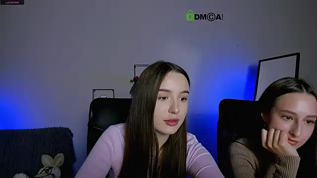 Snapshot of leslie_bird chatting on 09.30.25 leslie bird online show from 09.30.25