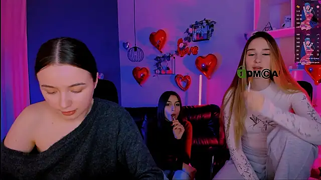 Snapshot of leslie_bird chatting on 02.24.26 leslie bird online show from 02.24.26