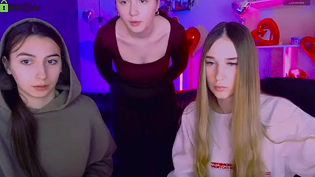 Snapshot of leslie_bird chatting on 02.26.26 leslie bird online show from 02.26.26