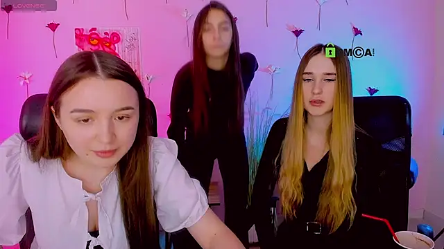 Snapshot of leslie_bird chatting on 03.02.26 leslie bird online show from 03.02.26