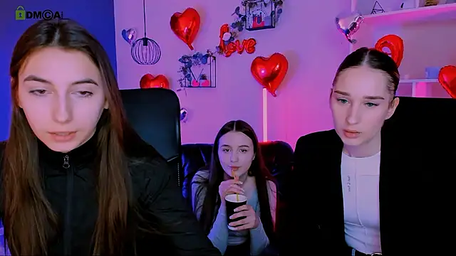 Snapshot of leslie_bird chatting on 03.04.26 leslie bird online show from 03.04.26