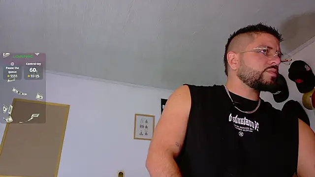 Snapshot of TomSloam chatting on 02.04.26 TomSloam online show from 02.04.26