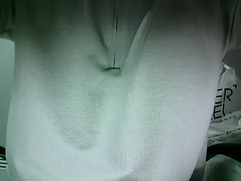 Snapshot of krerem chatting on 10.13.25 krerem online show from 10.13.25